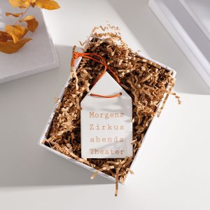 Wandhäuschen „Morgens Zirkus abends Theater“