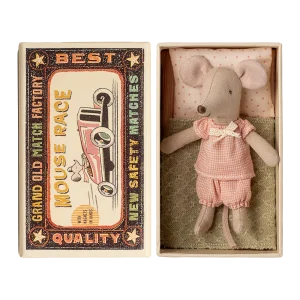 Kleine Schwester Maus in Streichholzschachtel