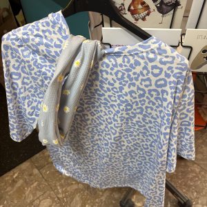 Shirt leo blau, emmi blau mit Gänseblümchen